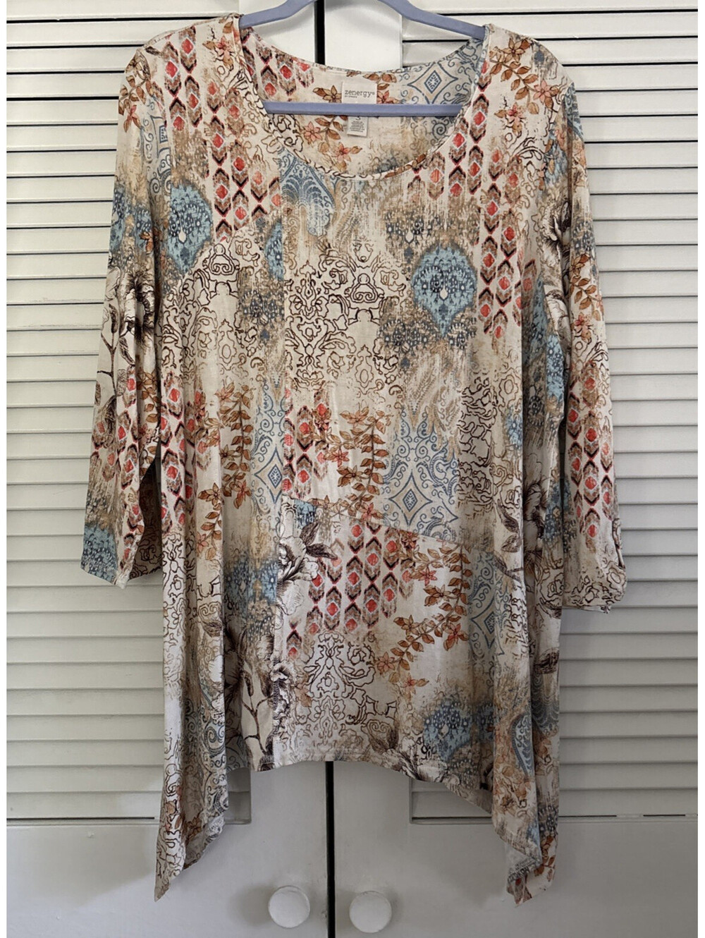 Chicos Zenergy Asymmetrical Tunic Top 3/4 Sleeve Festive Whimsy